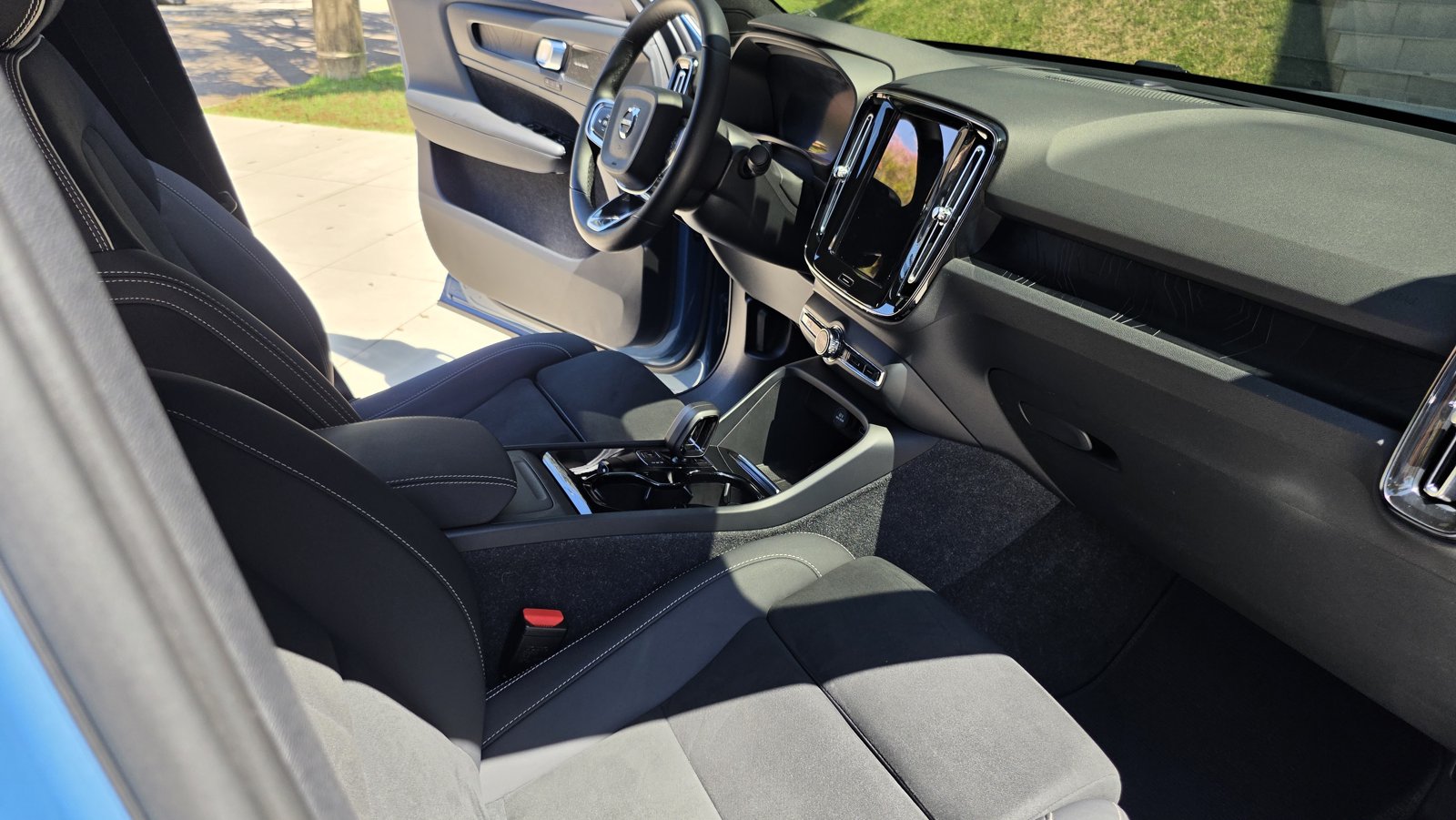 Volvo C40 2023 — prévia 28