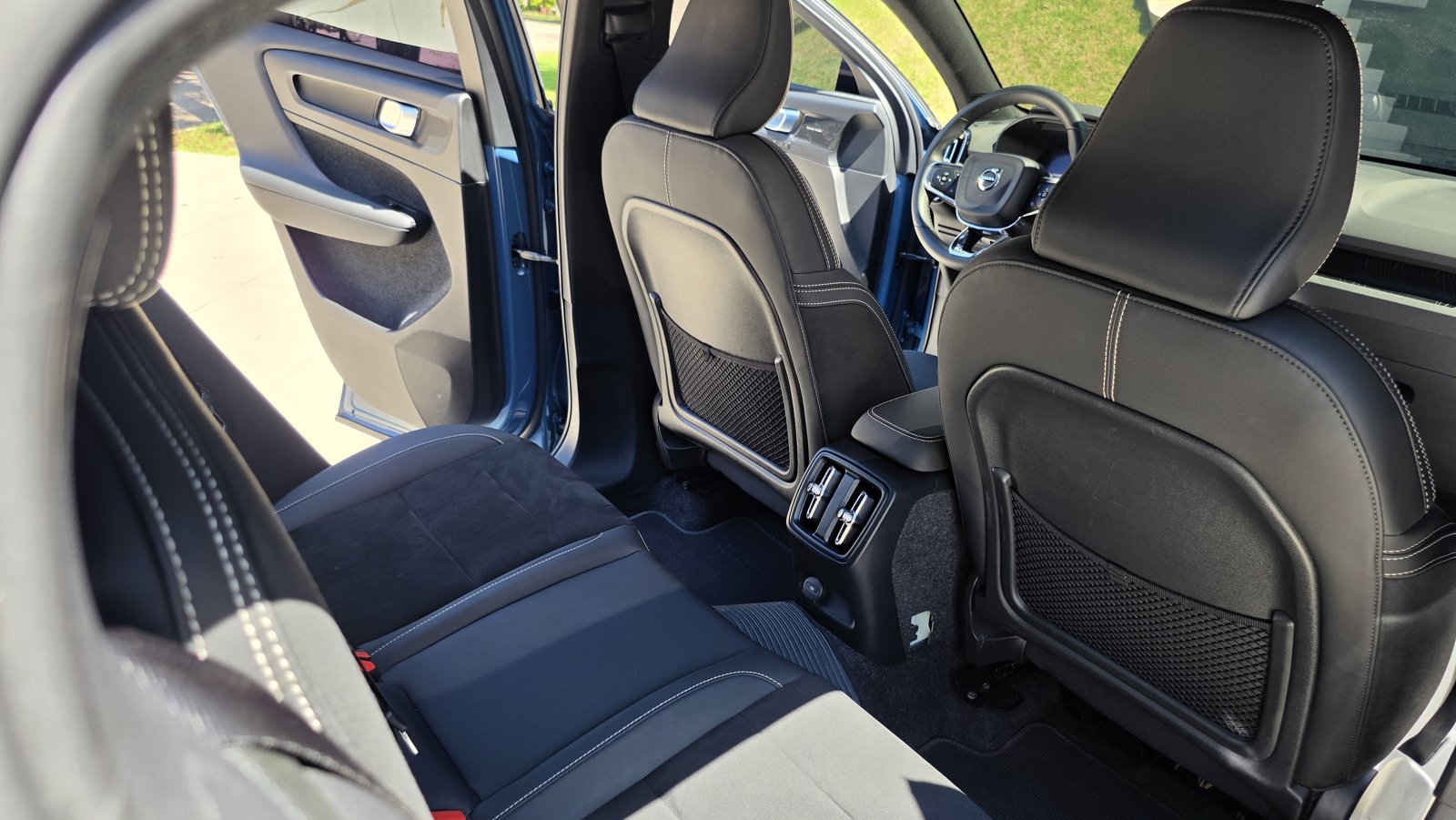 Volvo C40 2023 — prévia 26