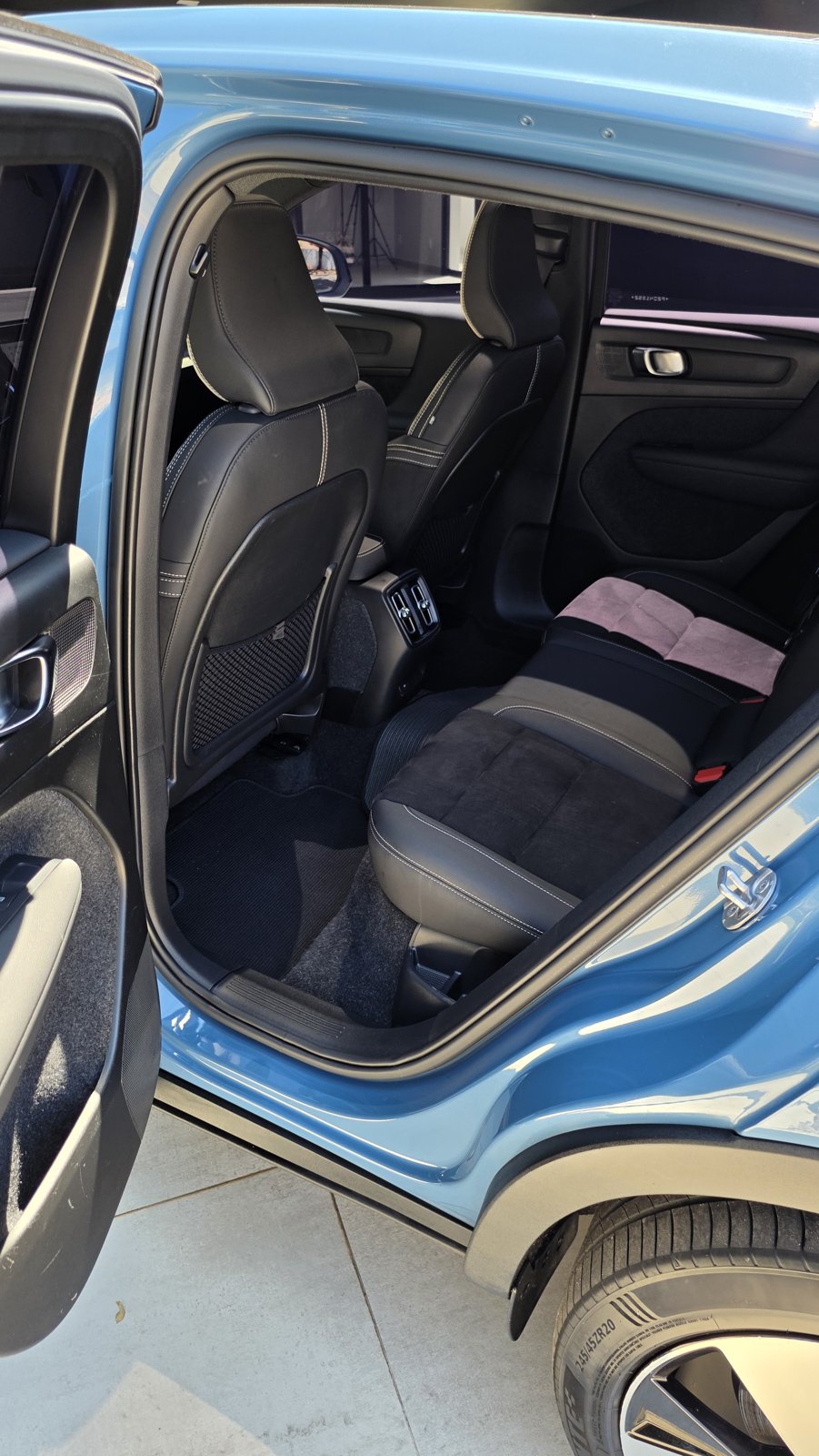 Volvo C40 2023 — prévia 34