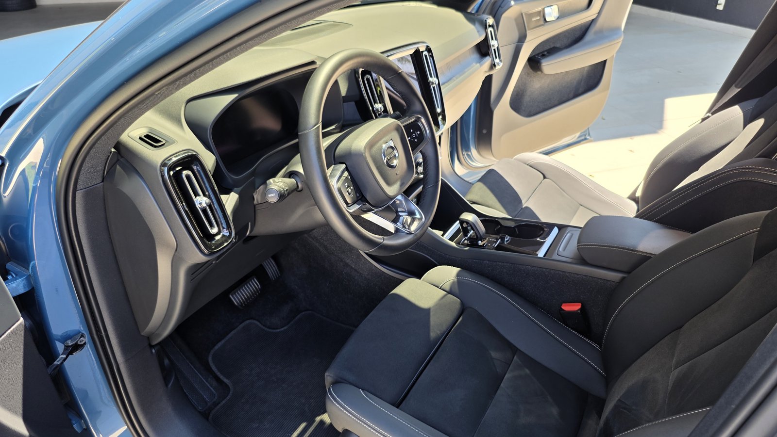 Volvo C40 2023 — prévia 24