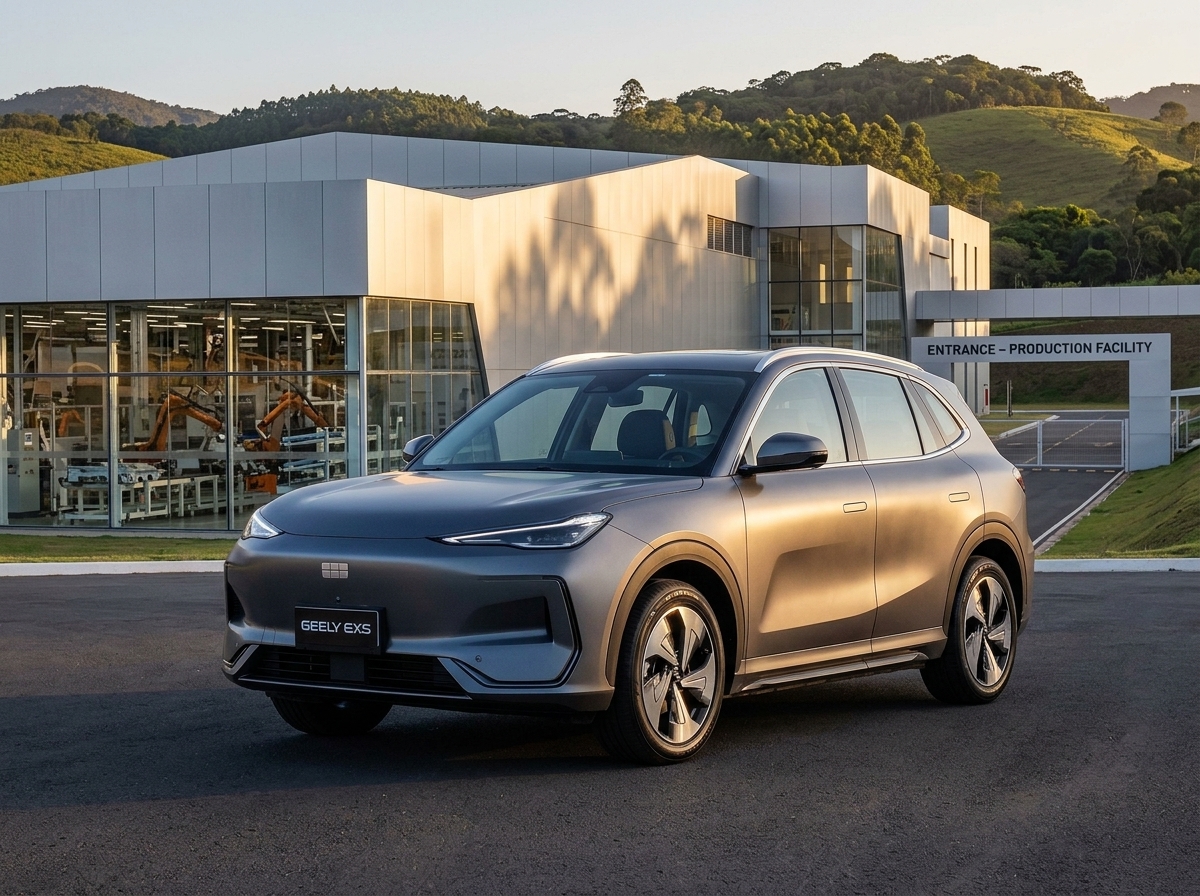 Geely inicia produção do EX5 DM-i no Paraná e confirma EX2 elétrico nacional para dezembro
